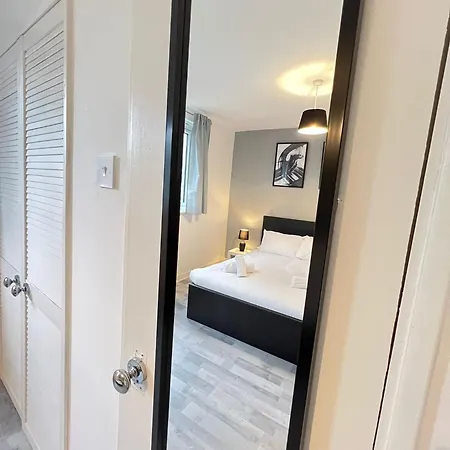 2 Bed Flat In Canary Wharf Londres Extérieur photo