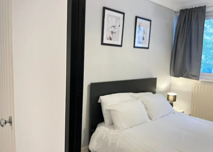 2 Bed Flat In Canary Wharf